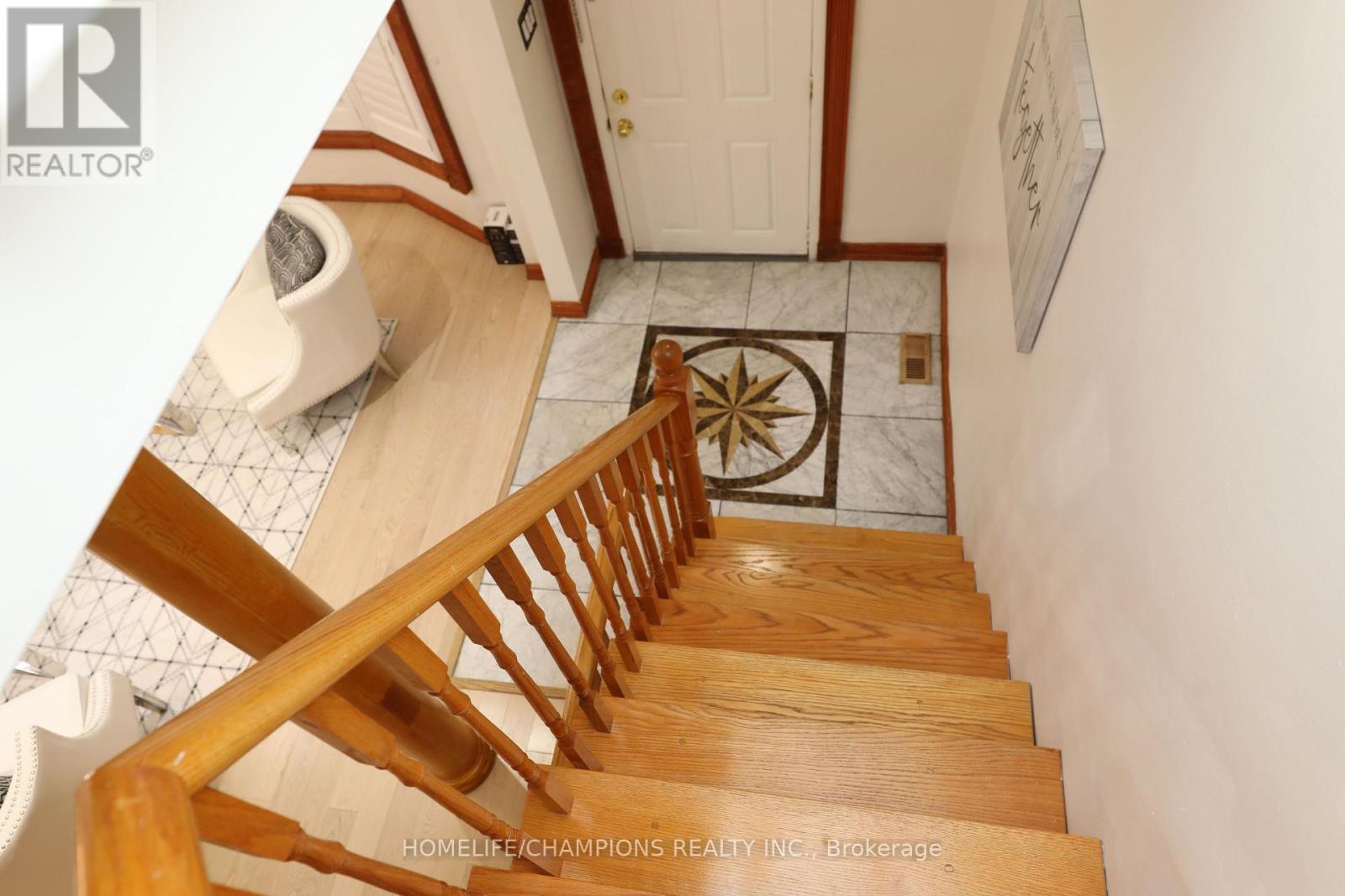 Photo 15 of 291 St Clair Avenue E, Toronto ON