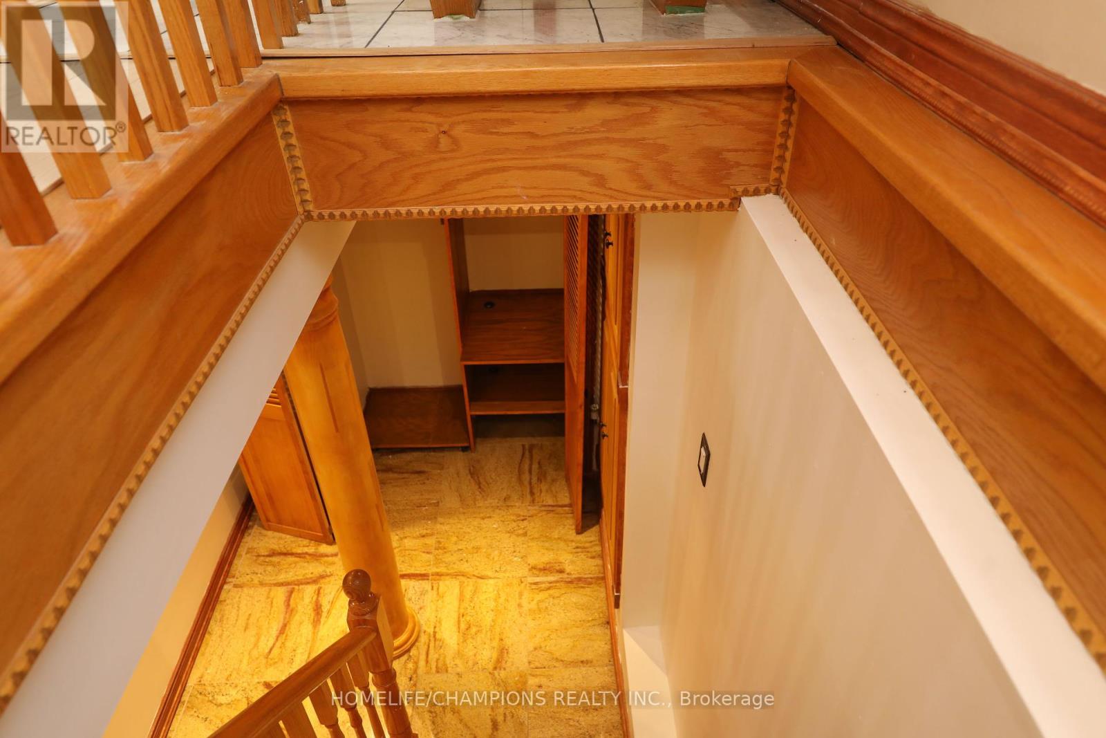 Photo 19 of 291 St Clair Avenue E, Toronto ON