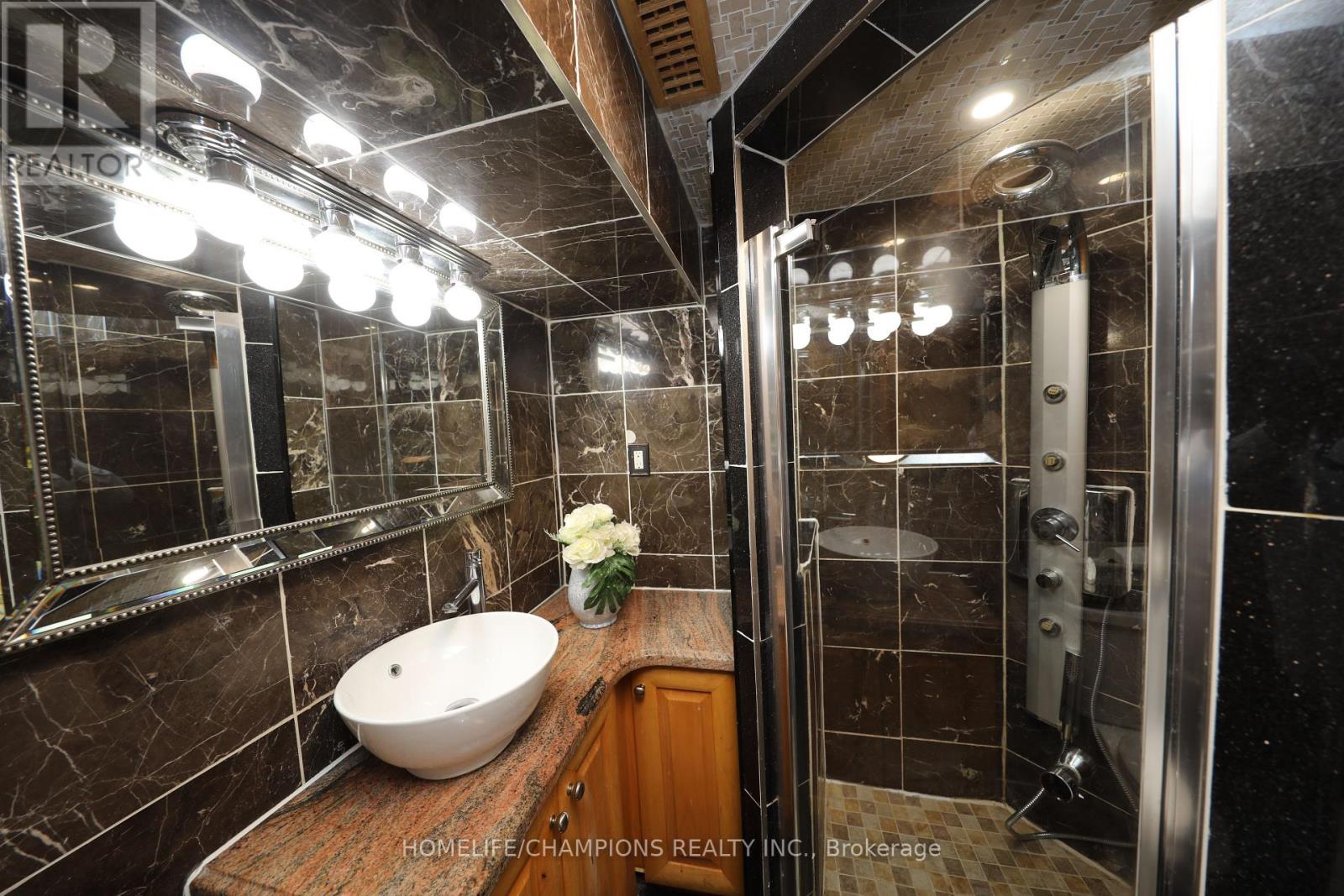 Photo 22 of 291 St Clair Avenue E, Toronto ON