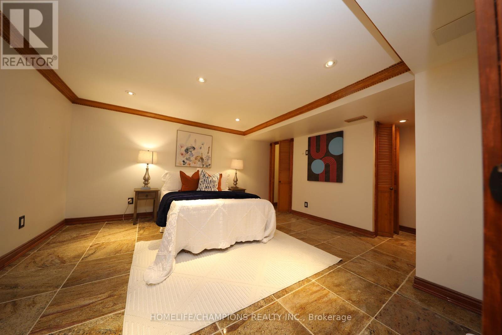 Photo 25 of 291 St Clair Avenue E, Toronto ON