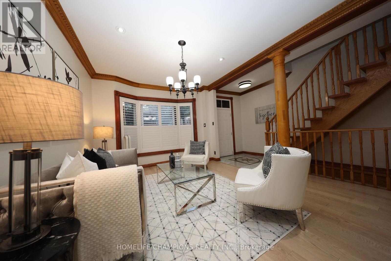 Photo 3 of 291 St Clair Avenue E, Toronto ON