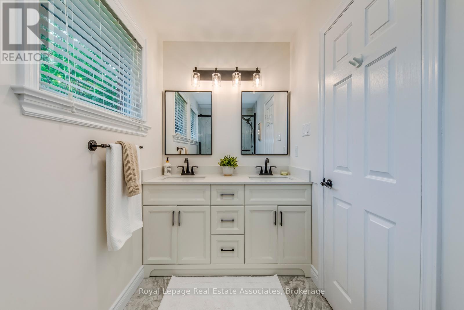 Photo 28 of 688 Fieldstone Road, Mississauga ON