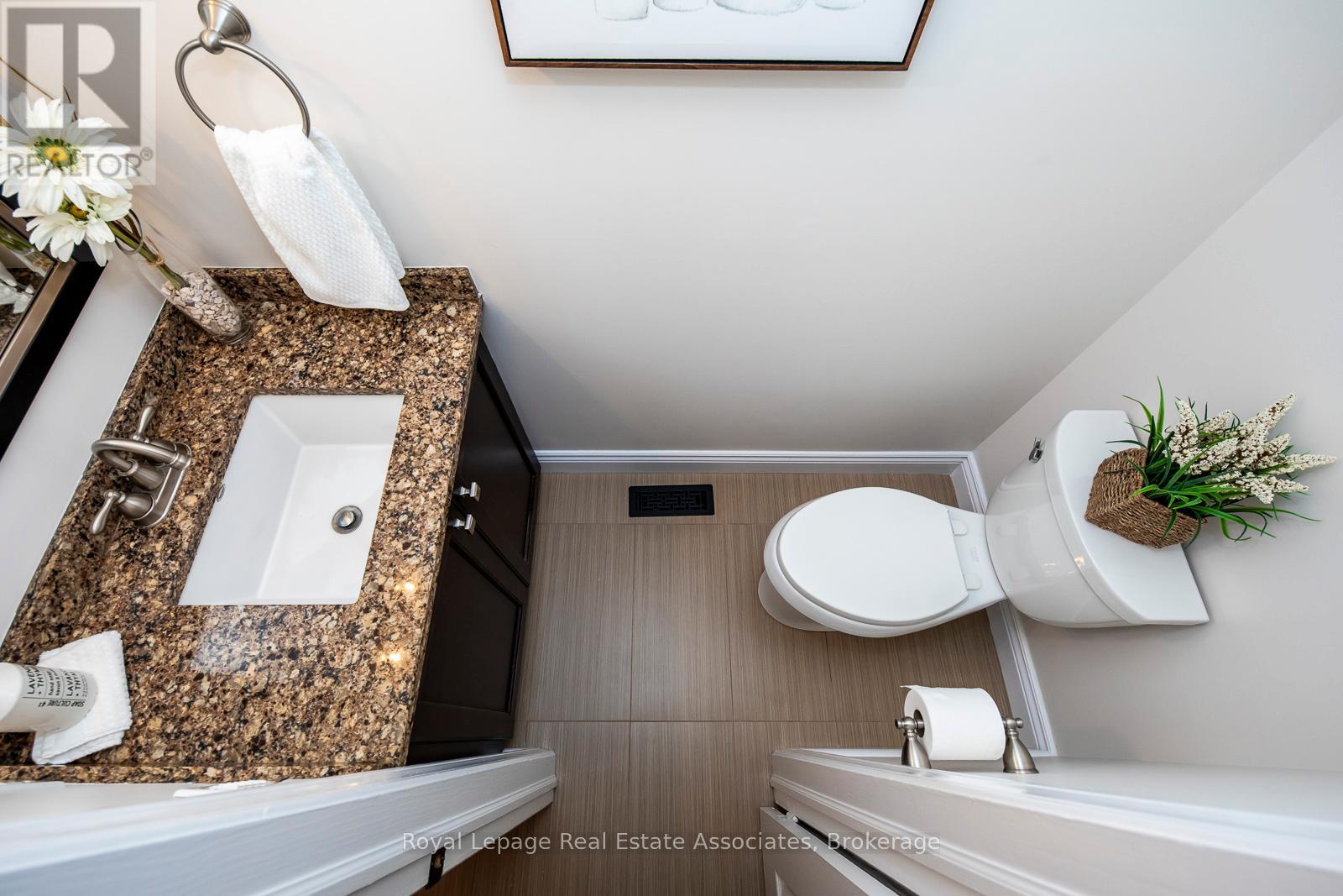 Photo 21 of 688 Fieldstone Road, Mississauga ON