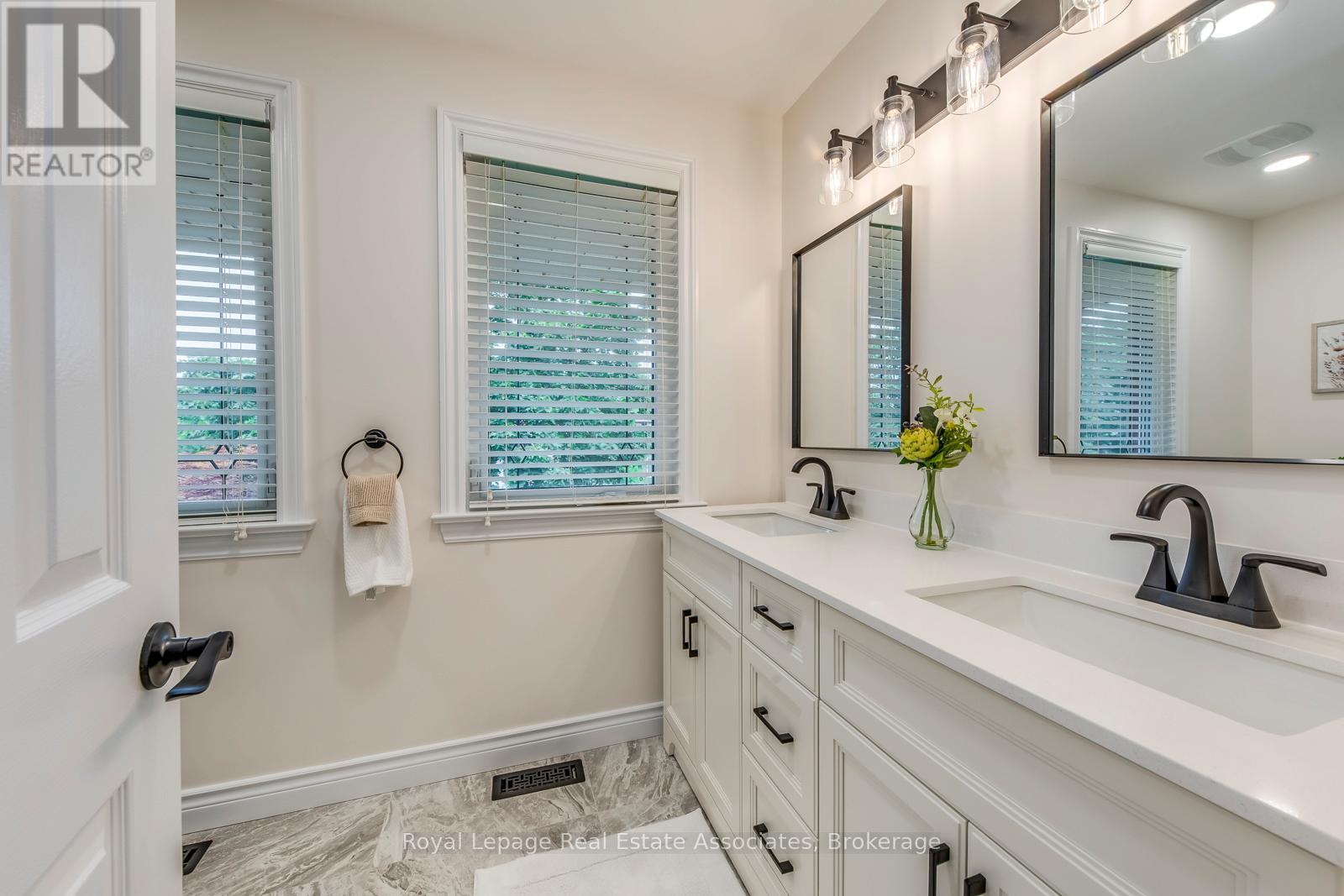Photo 13 of 688 Fieldstone Road, Mississauga ON