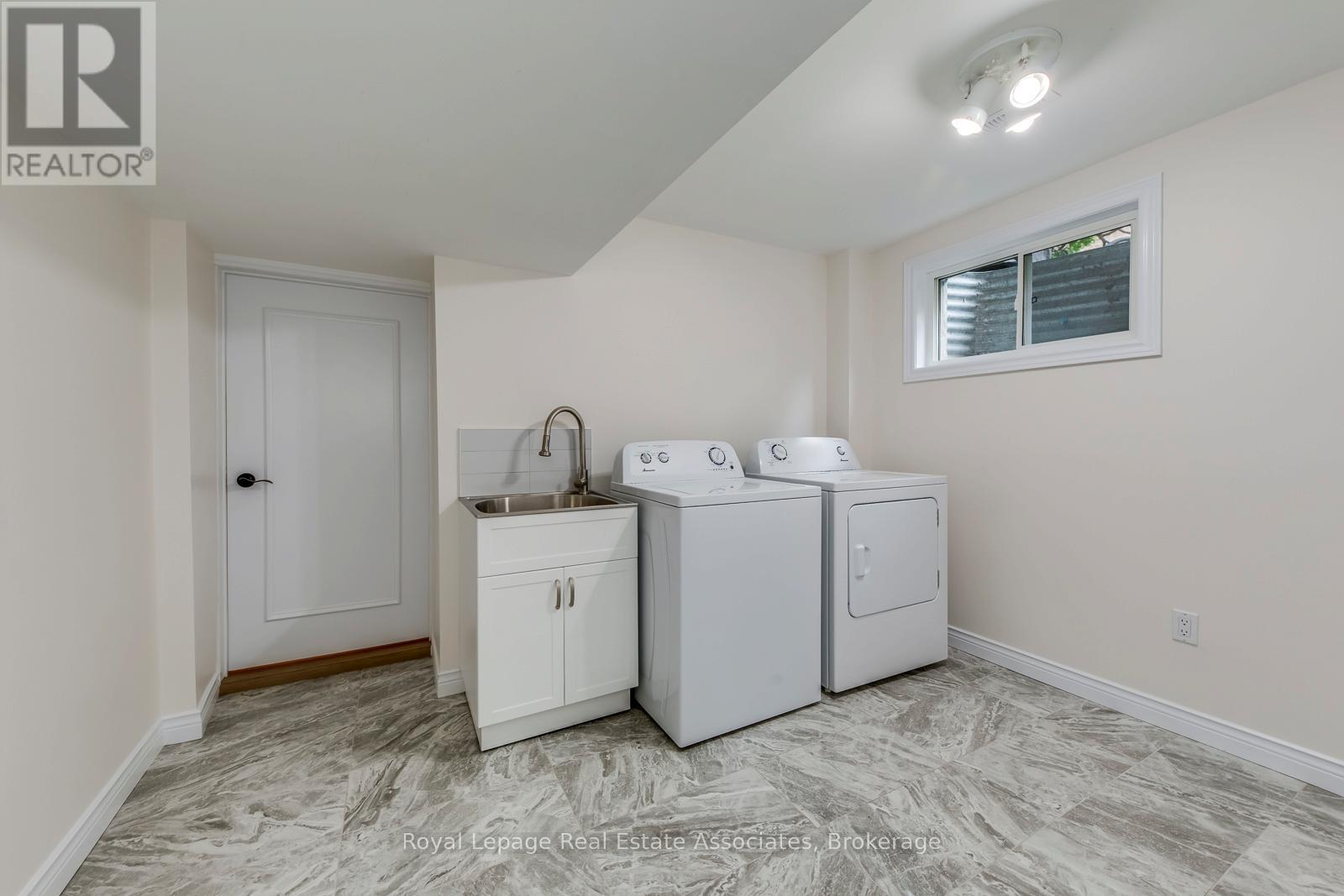 Photo 6 of 688 Fieldstone Road, Mississauga ON