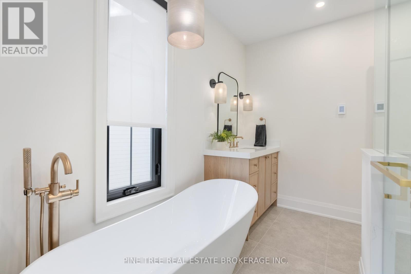 Photo 31 of 271 Codrington Street, Barrie ON