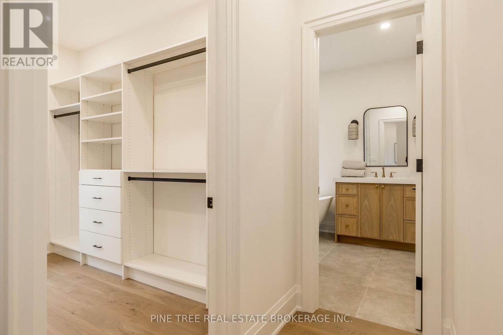 Photo 33 of 271 Codrington Street, Barrie ON