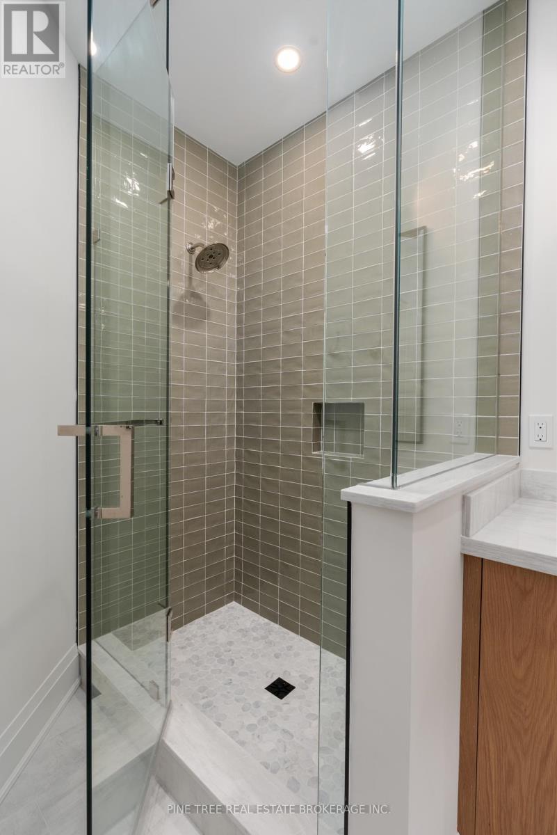 Photo 38 of 271 Codrington Street, Barrie ON