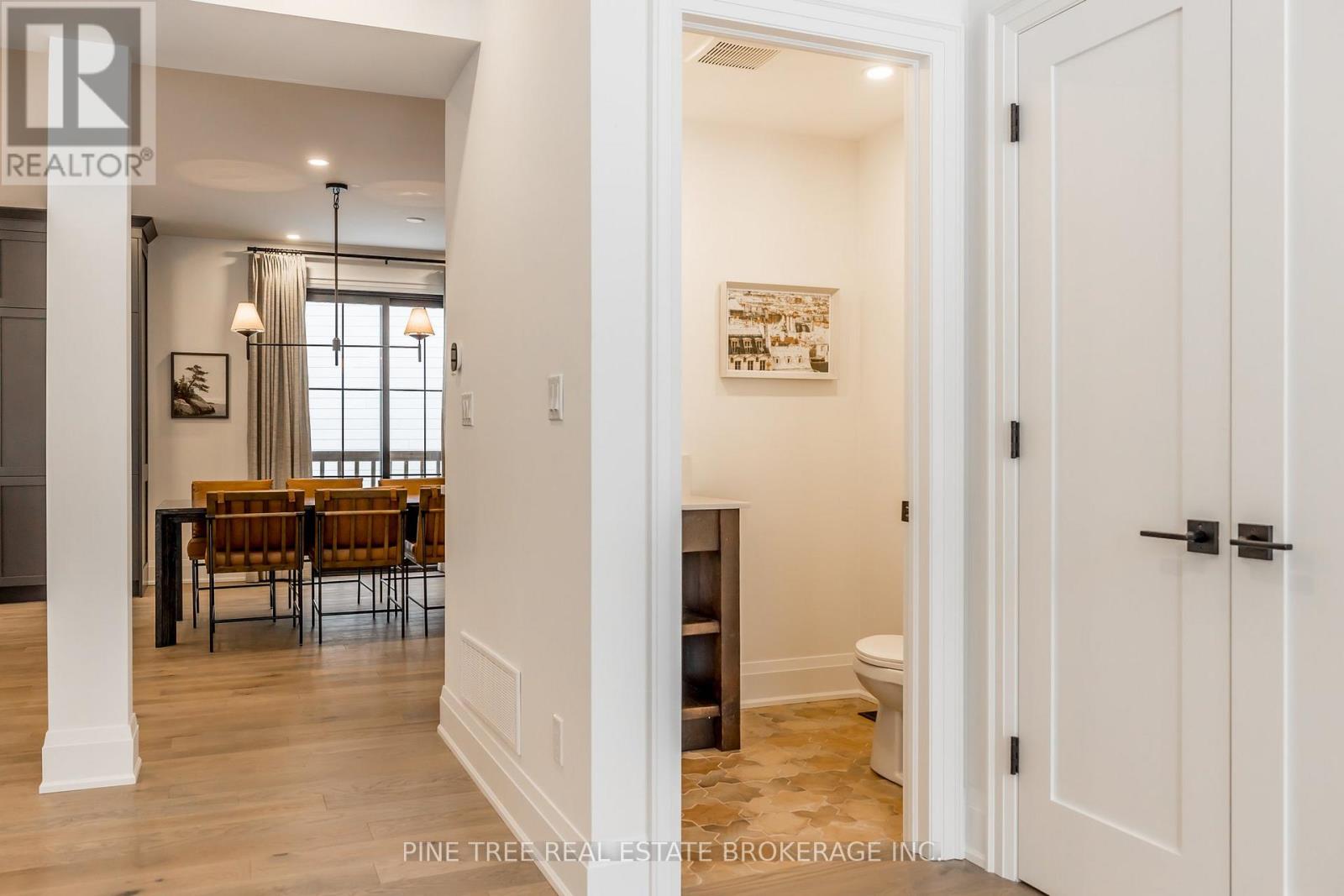 Photo 4 of 271 Codrington Street, Barrie ON