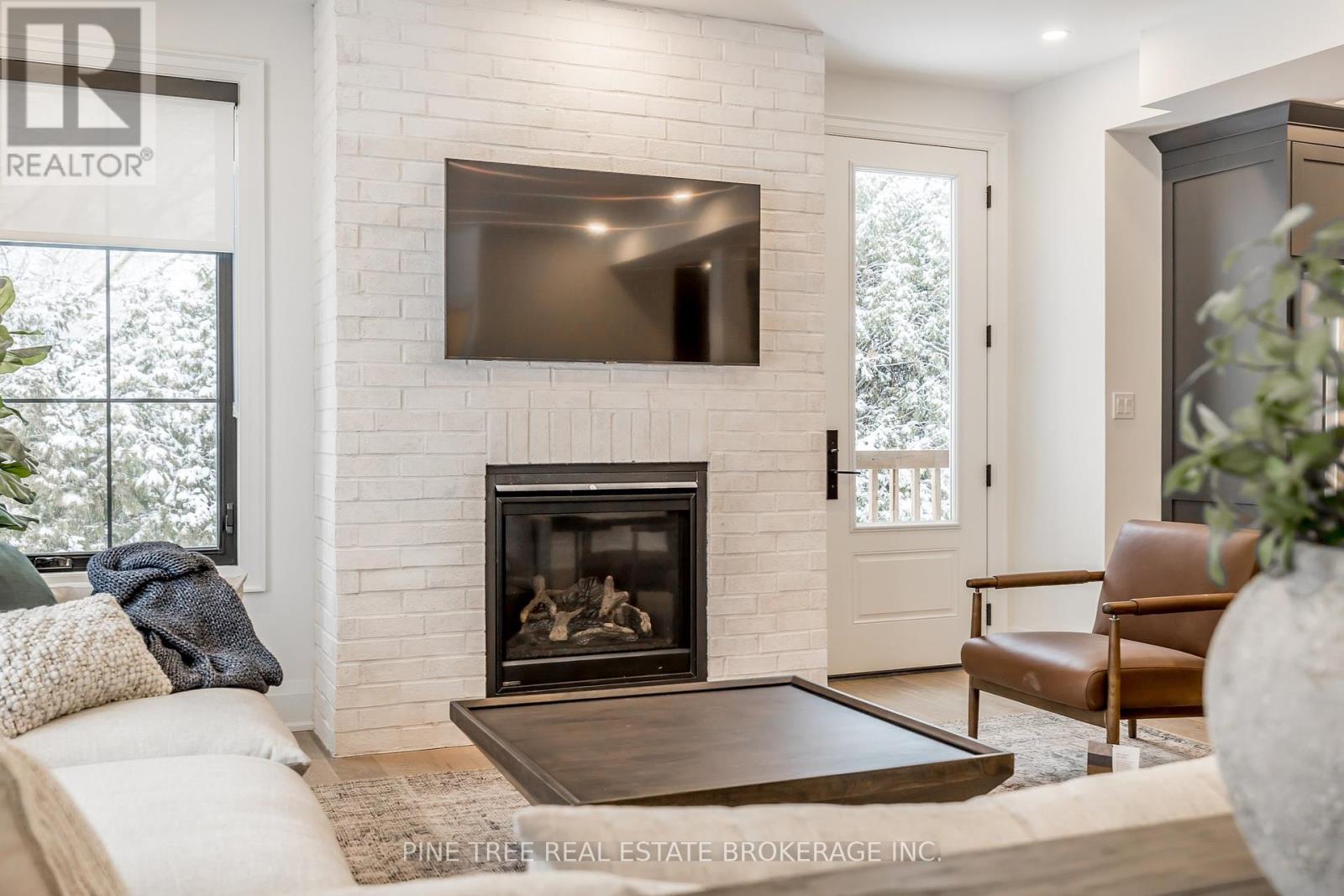 Photo 5 of 271 Codrington Street, Barrie ON