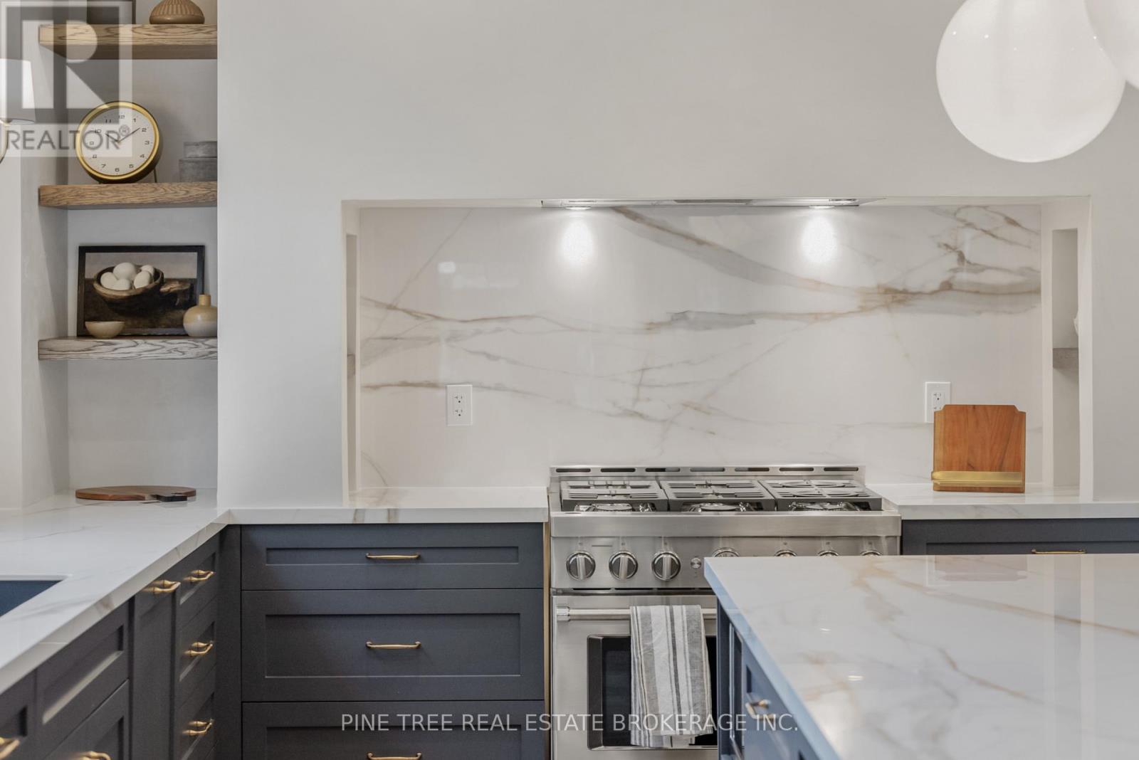 Photo 9 of 271 Codrington Street, Barrie ON