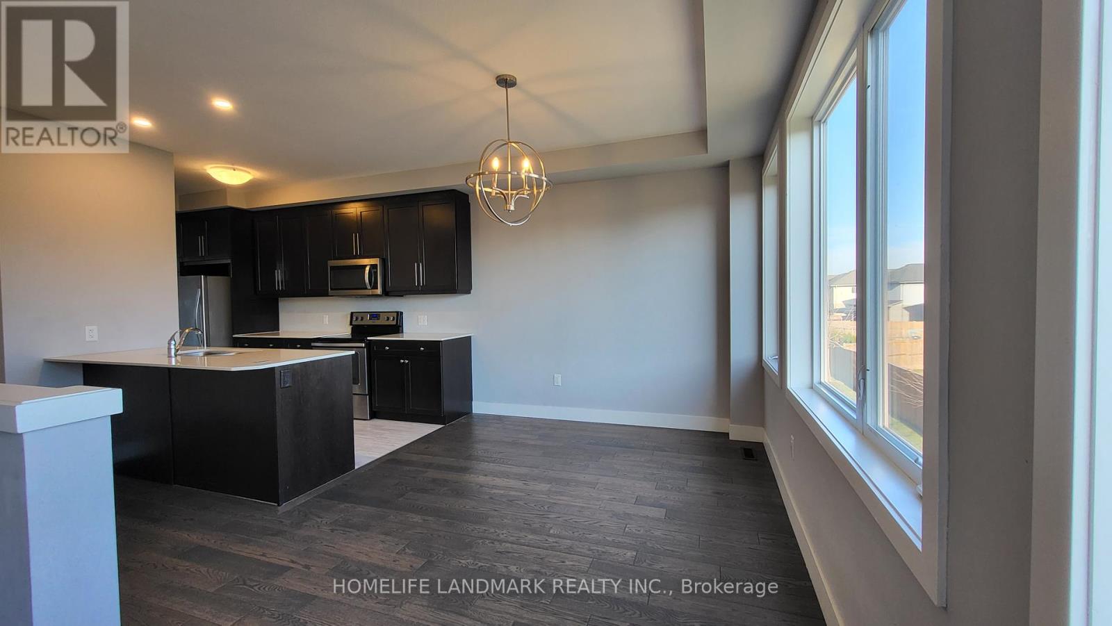 Photo 6 of 232 1960 Dalmagarry Road, London North ON
