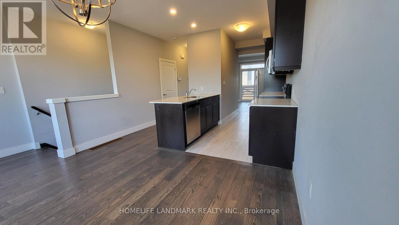 Photo 4 of 232 1960 Dalmagarry Road, London North ON