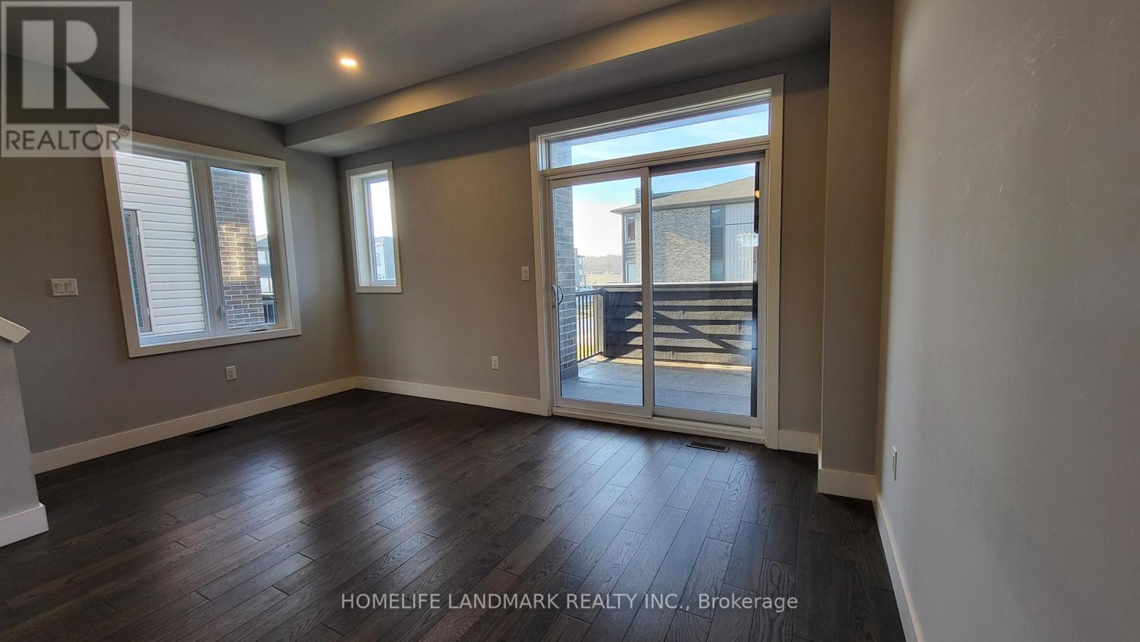 Photo 10 of 232 1960 Dalmagarry Road, London North ON