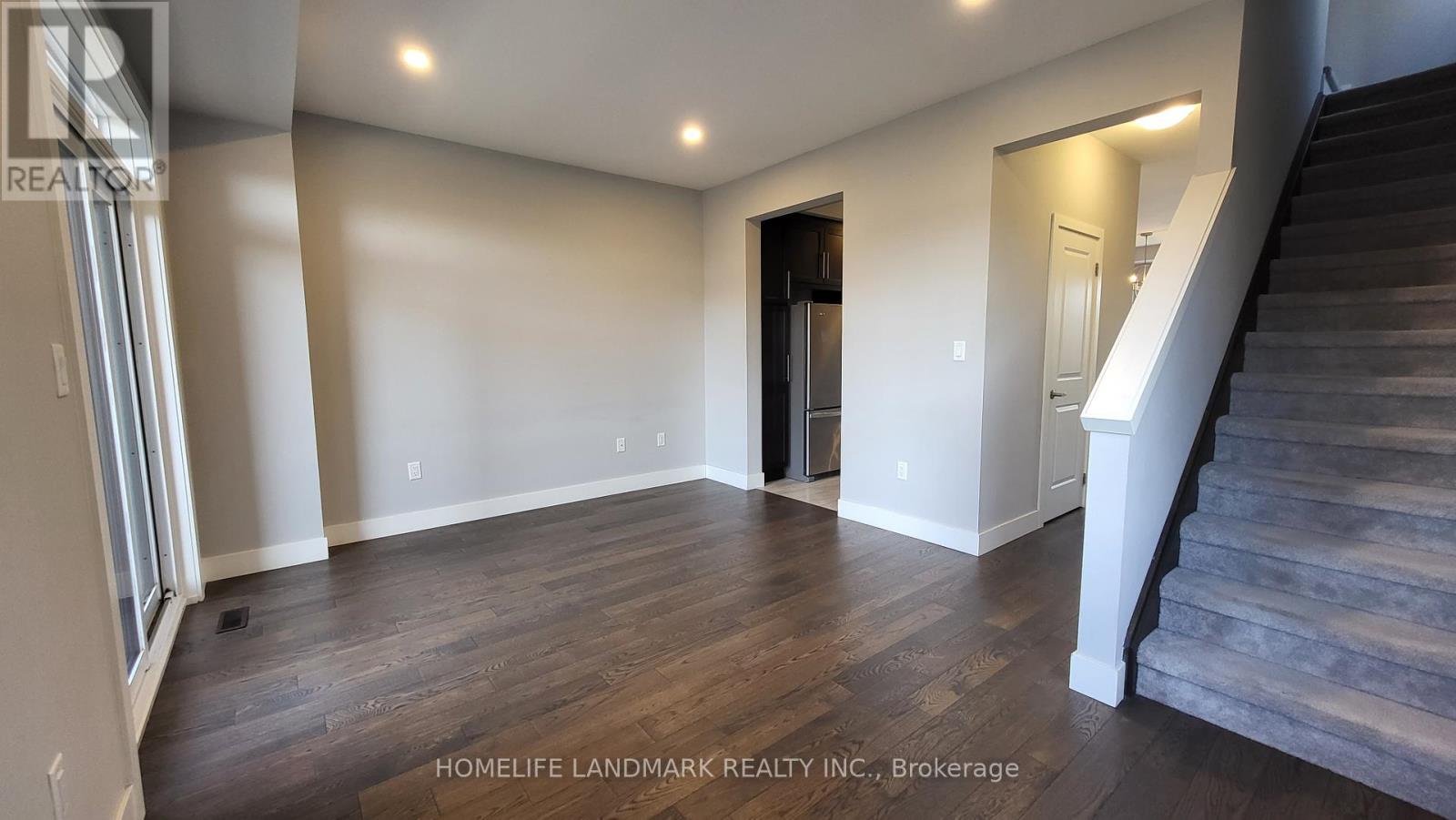 Photo 5 of 232 1960 Dalmagarry Road, London North ON