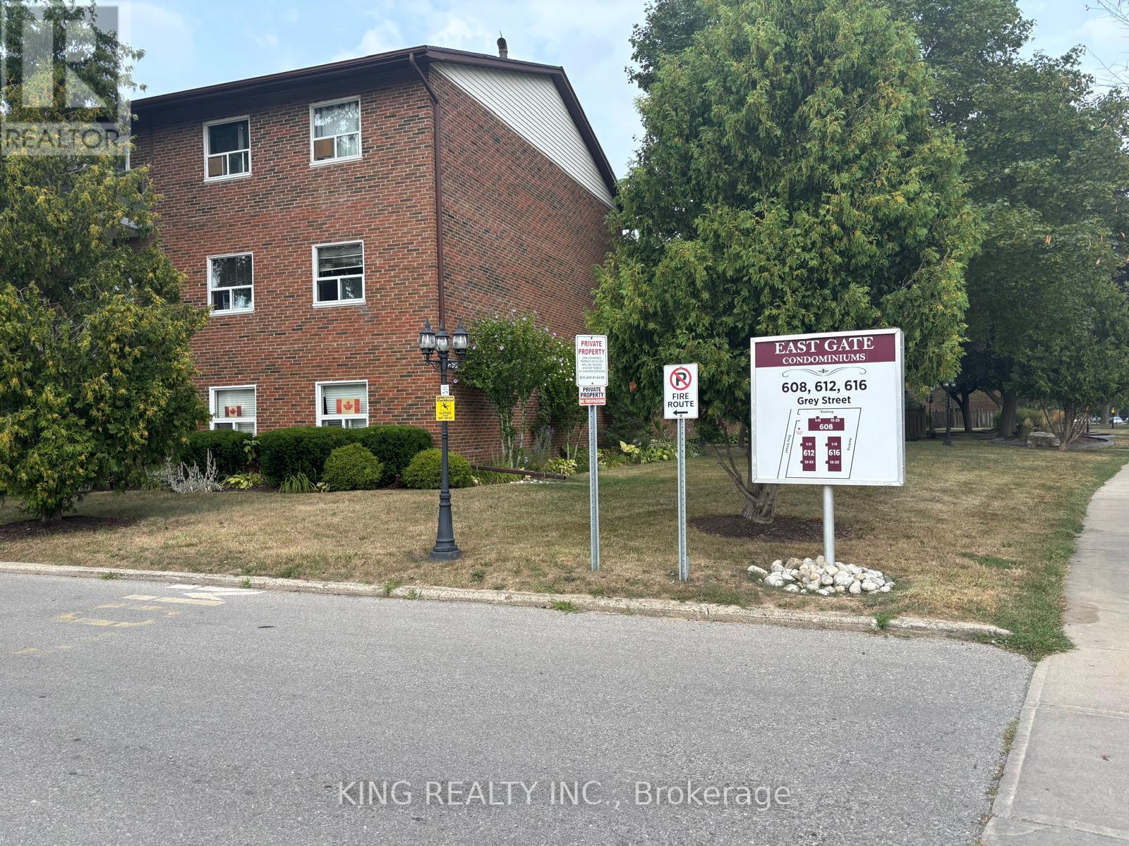 Photo 17 of 19 616 Grey Street, Brantford ON