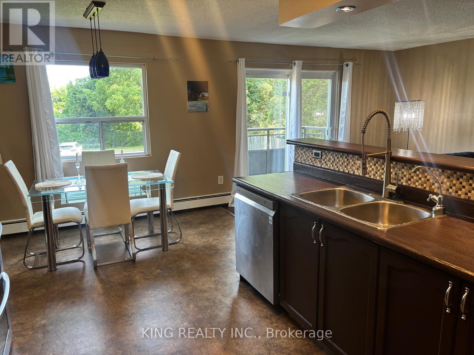 Photo 4 of 19 616 Grey Street, Brantford ON