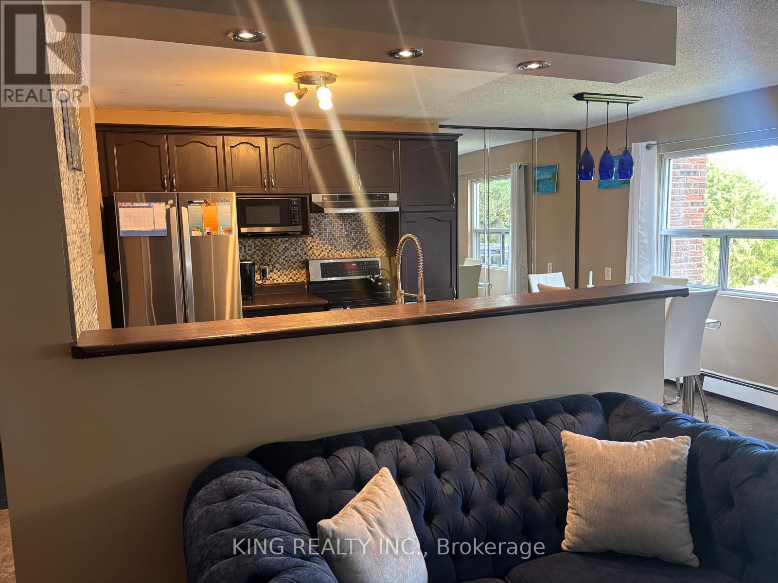 Photo 5 of 19 616 Grey Street, Brantford ON