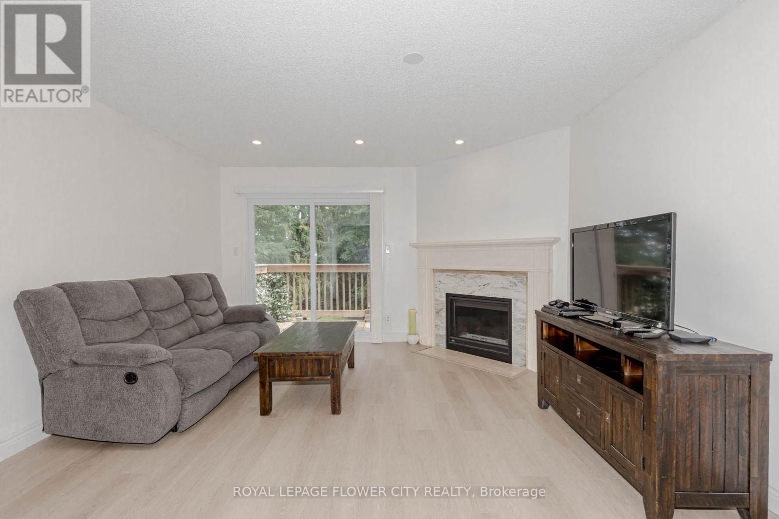 Photo 14 of 4 523 Beechwood Drive, Waterloo ON
