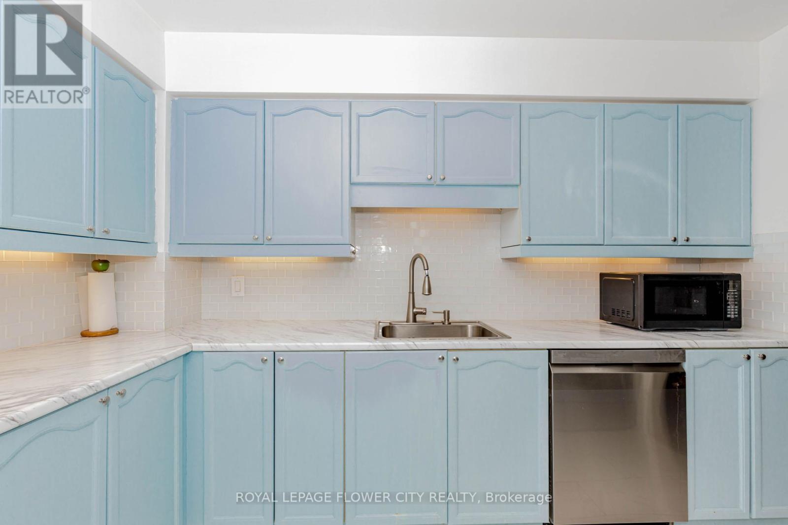 Photo 31 of 4 523 Beechwood Drive, Waterloo ON
