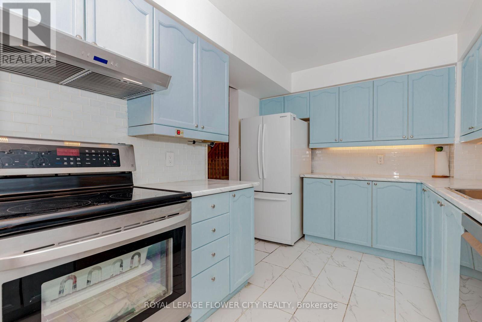 Photo 30 of 4 523 Beechwood Drive, Waterloo ON
