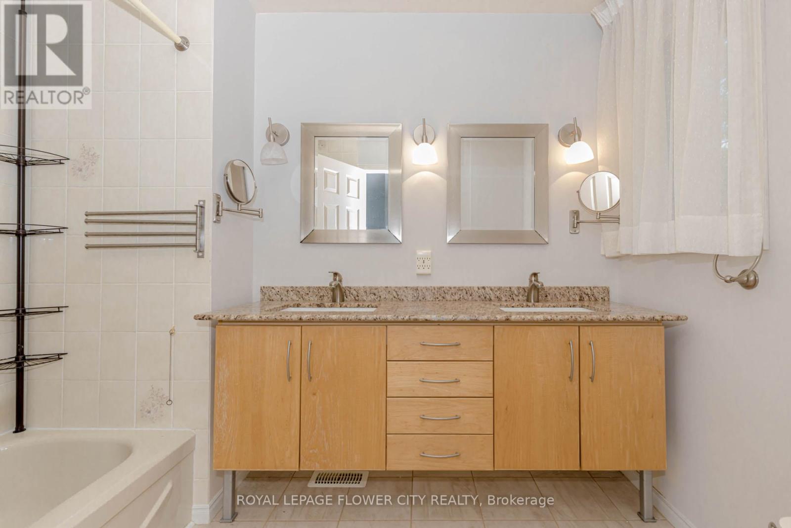Photo 2 of 4 523 Beechwood Drive, Waterloo ON