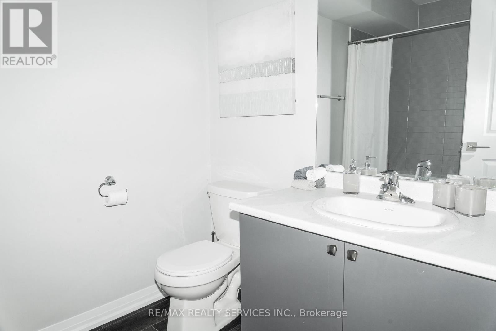 Photo 11 of 63 6705 Cropp Street, Niagara Falls ON
