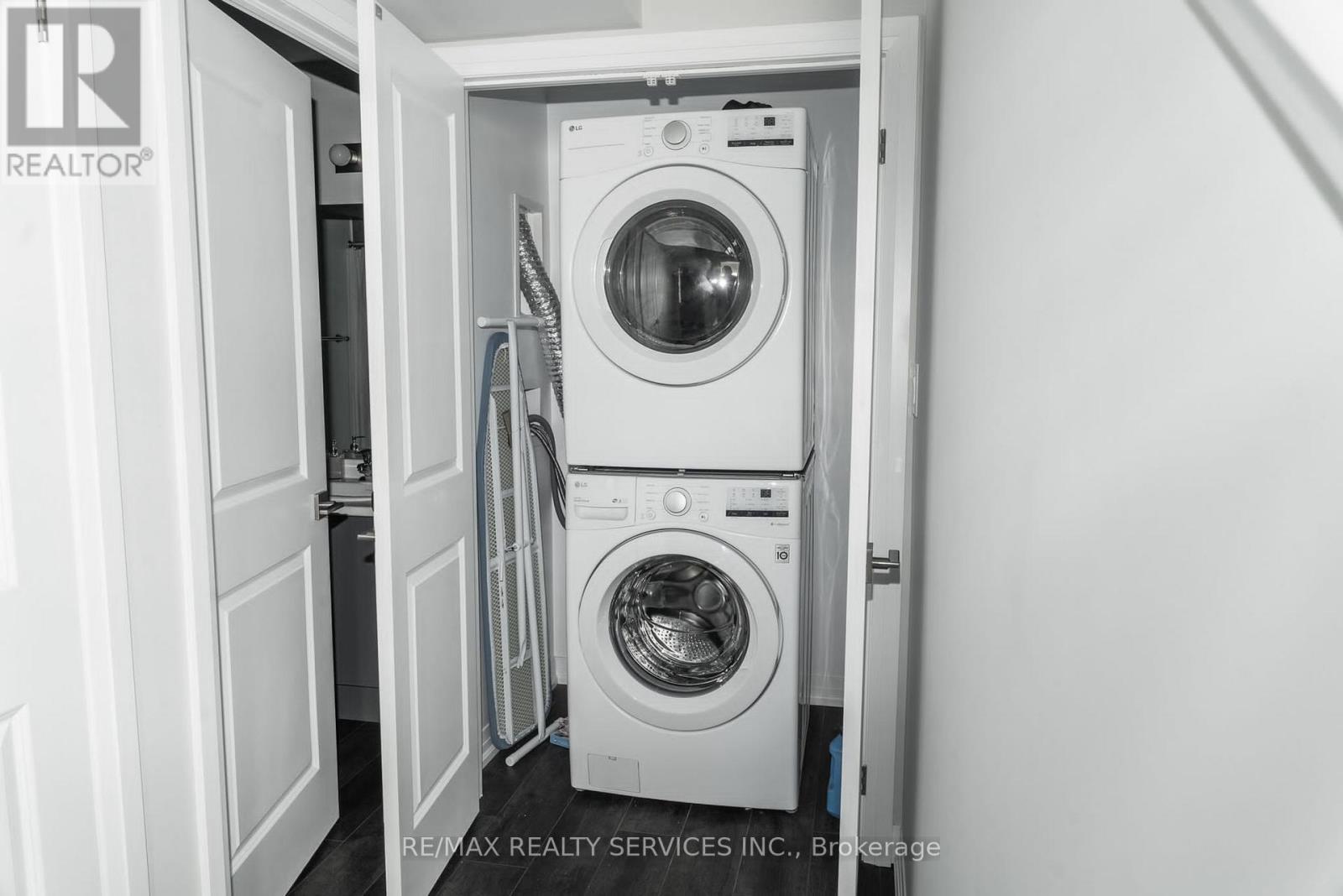 Photo 13 of 63 6705 Cropp Street, Niagara Falls ON