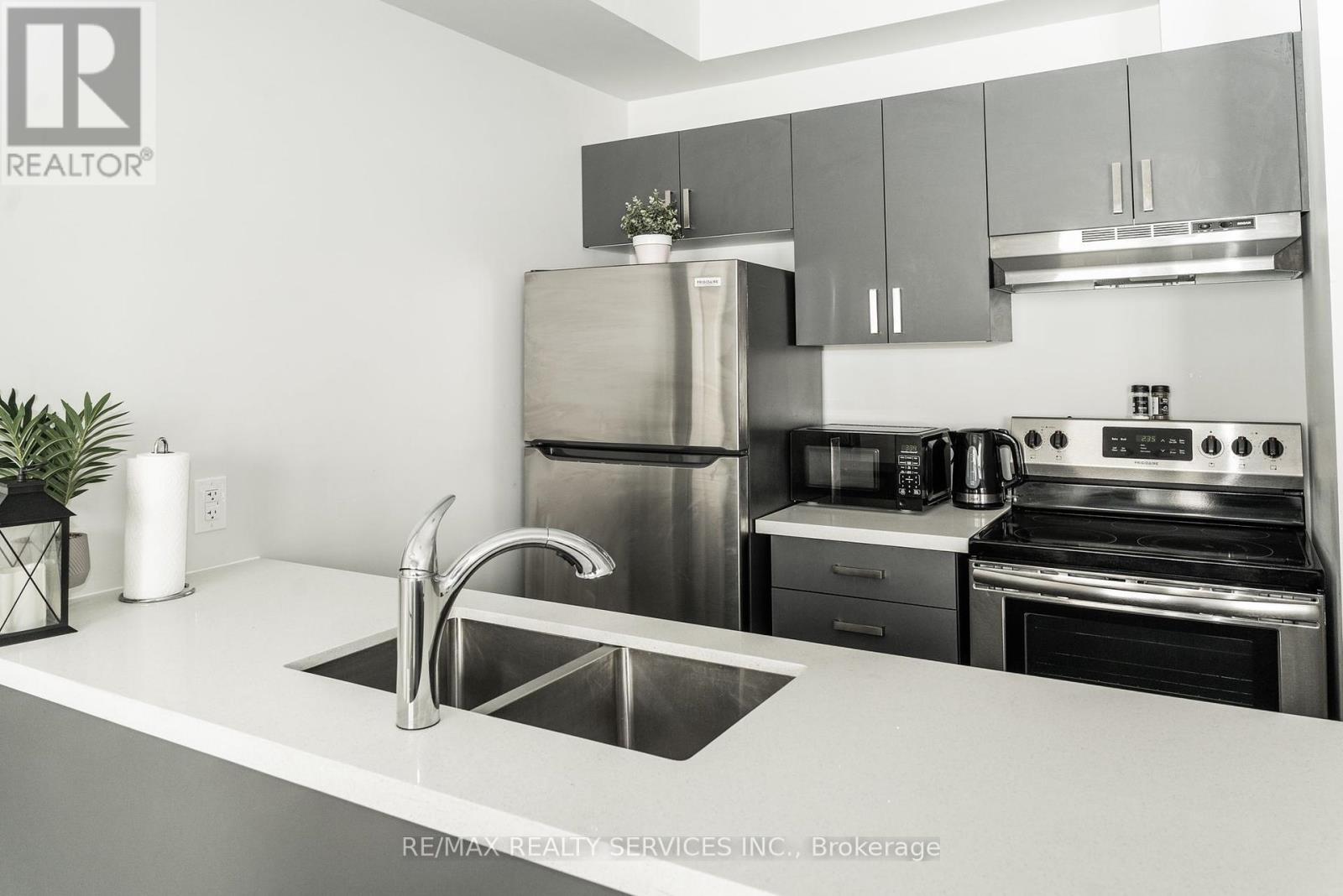 Photo 2 of 63 6705 Cropp Street, Niagara Falls ON