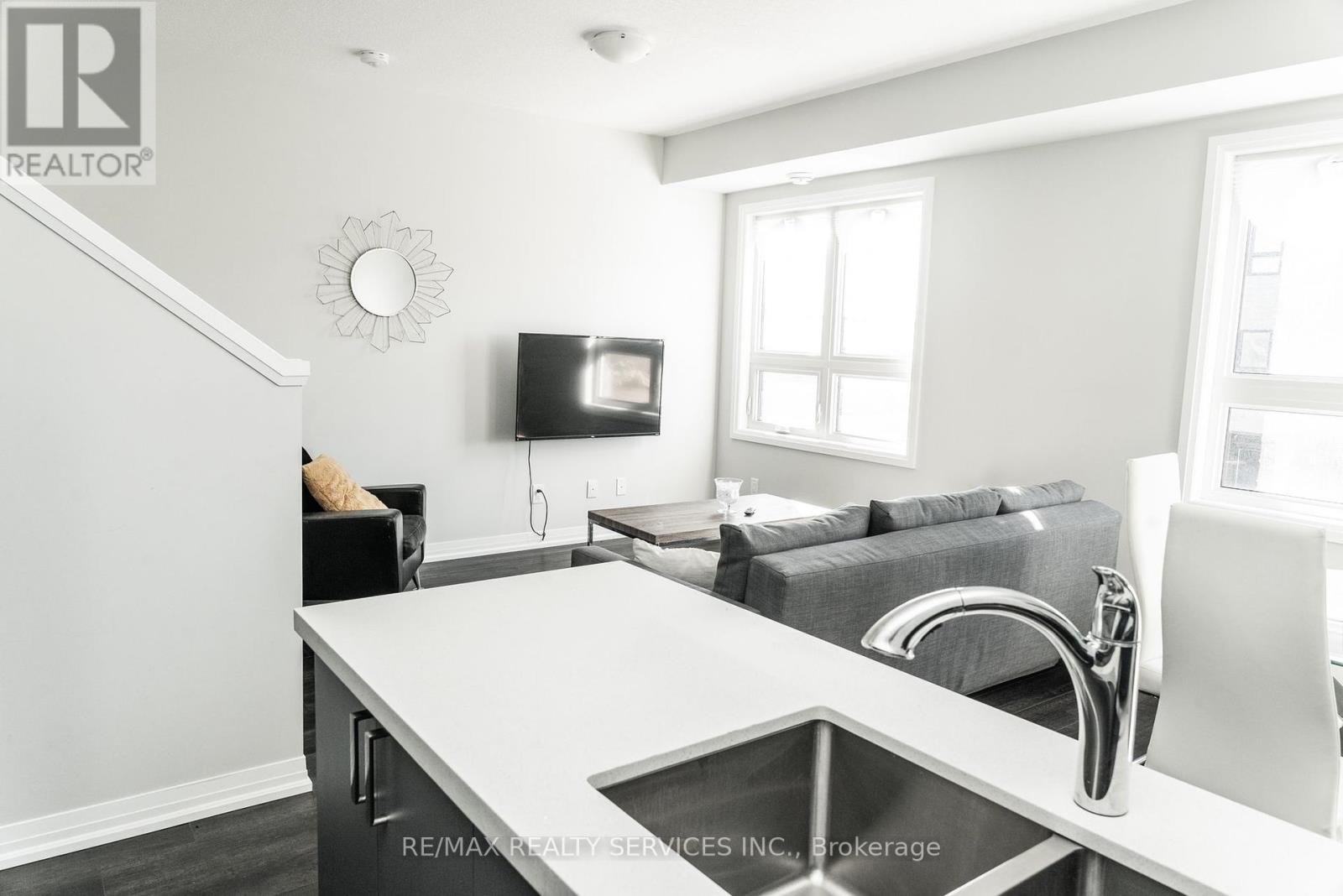 Photo 3 of 63 6705 Cropp Street, Niagara Falls ON
