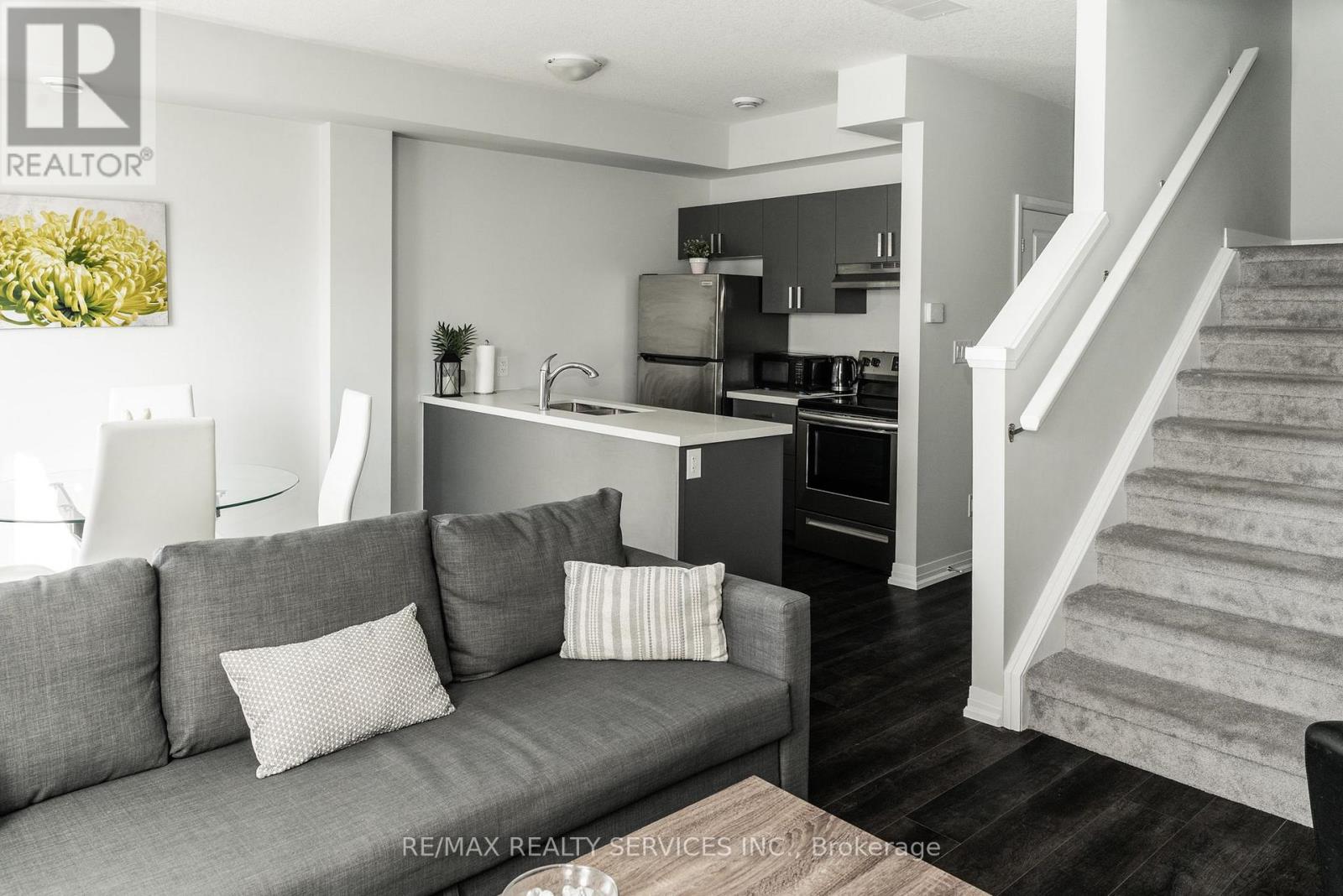 Photo 4 of 63 6705 Cropp Street, Niagara Falls ON