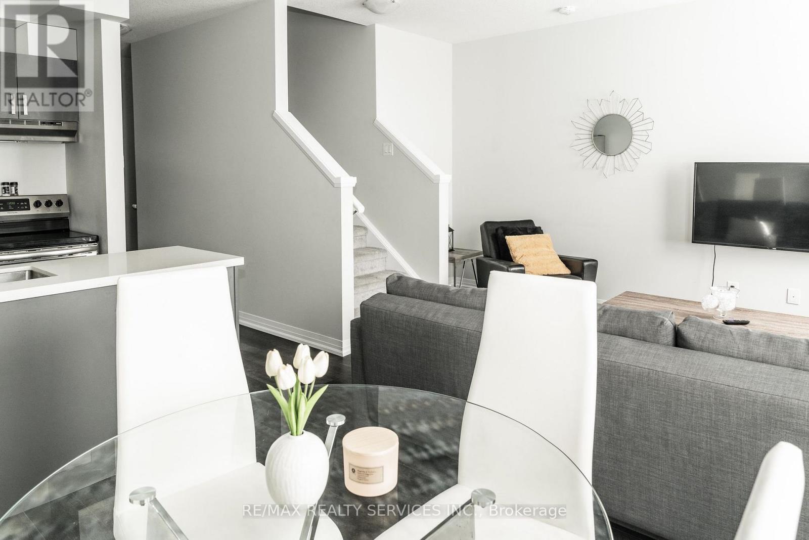 Photo 5 of 63 6705 Cropp Street, Niagara Falls ON
