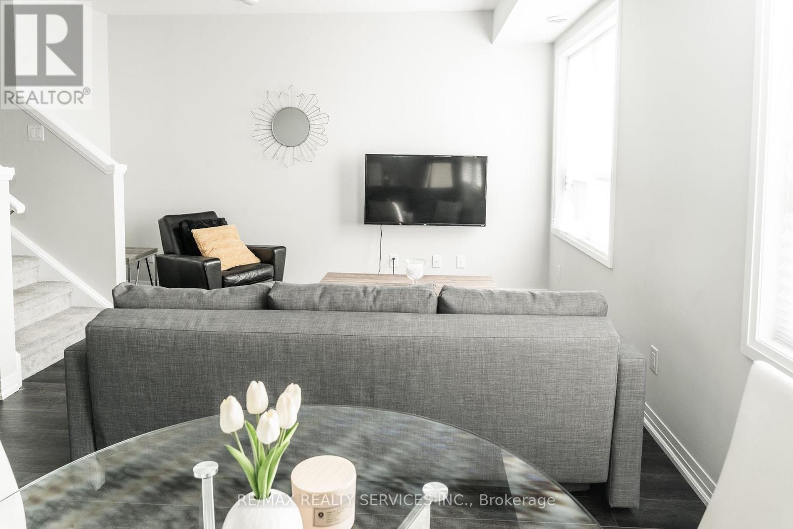 Photo 6 of 63 6705 Cropp Street, Niagara Falls ON