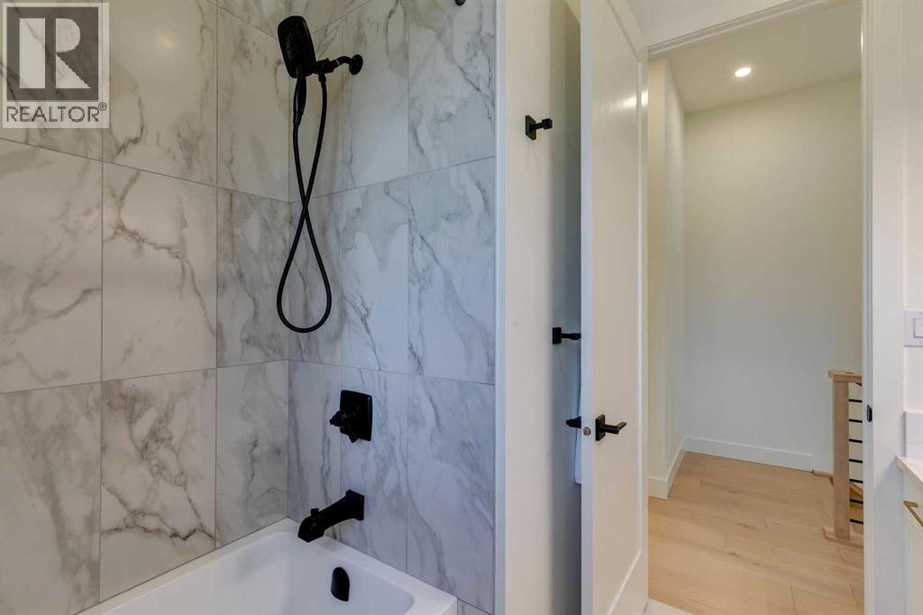 Single Family House for Sale in   Avenue NW Parkdale Calgary 