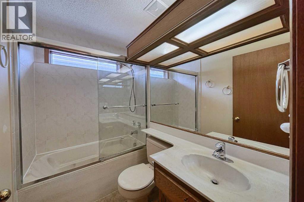 Single Family House 4 Level for Sale in  Hawkhill Place NW Hawkwood Calgary 