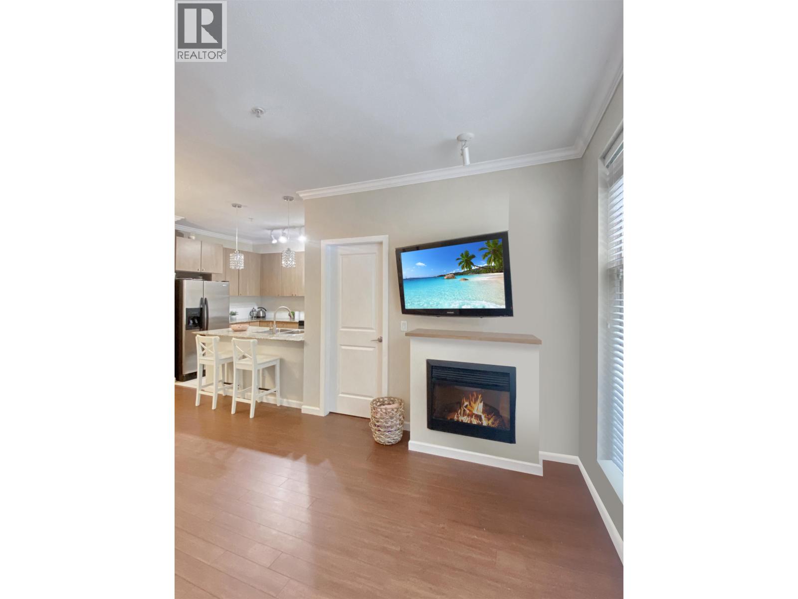 Photo 2 of 102 2477 Kelly Avenue, Port Coquitlam BC