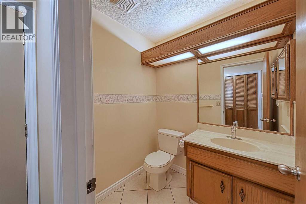 Single Family House 4 Level for Sale in  Hawkhill Place NW Hawkwood Calgary 