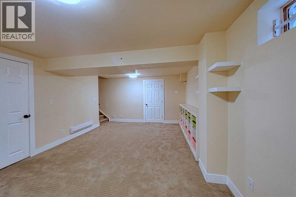 Single Family House 4 Level for Sale in  Hawkhill Place NW Hawkwood Calgary 