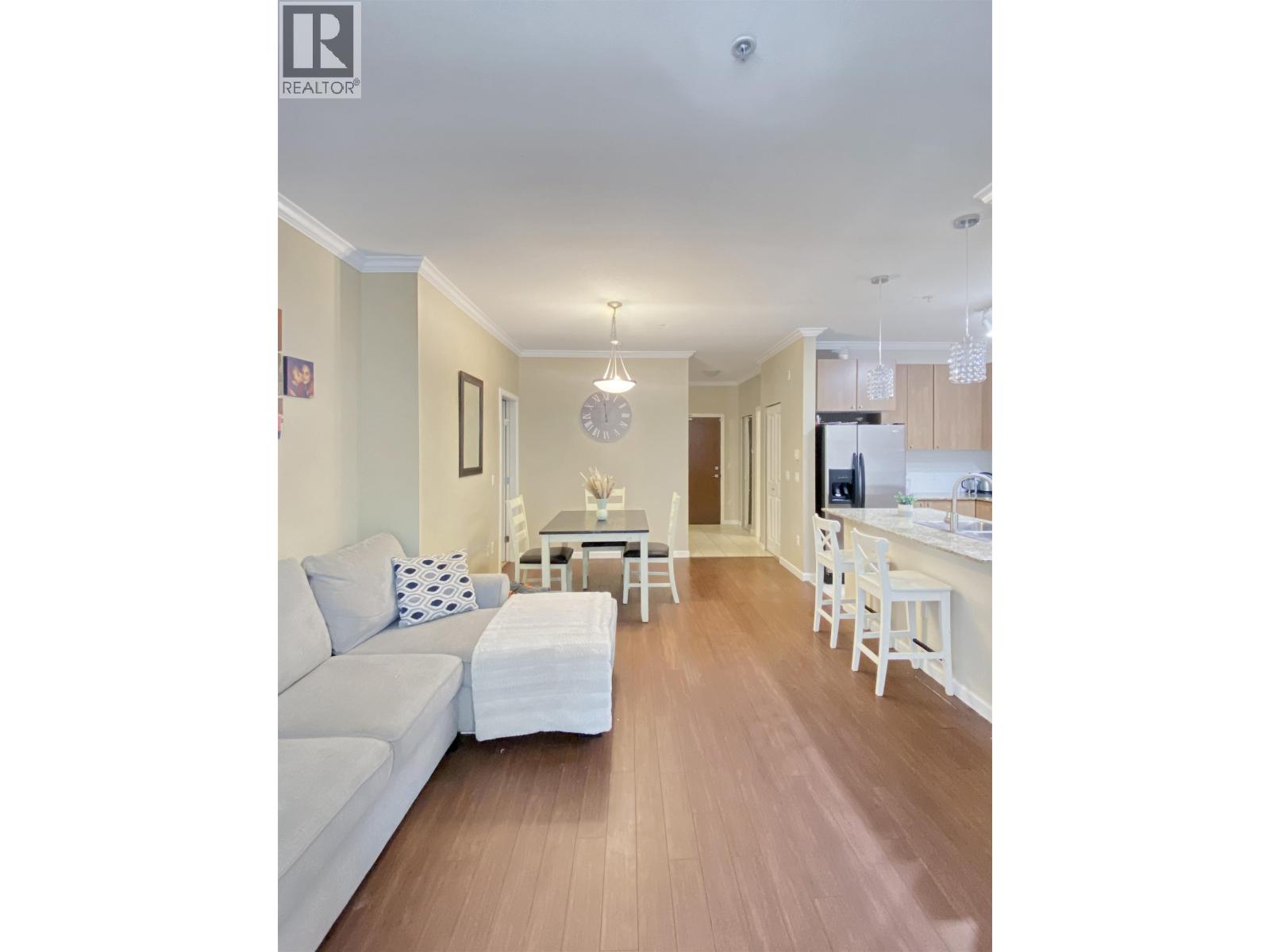 Photo 4 of 102 2477 Kelly Avenue, Port Coquitlam BC