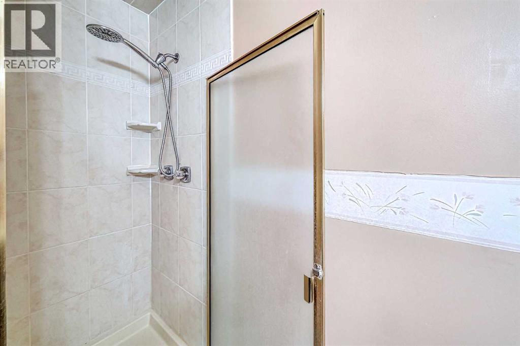 Single Family House 4 Level for Sale in  Hawkhill Place NW Hawkwood Calgary 