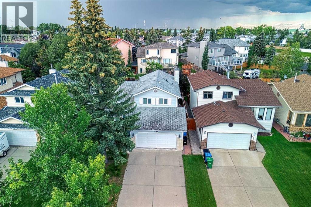 Single Family House 4 Level for Sale in  Hawkhill Place NW Hawkwood Calgary 
