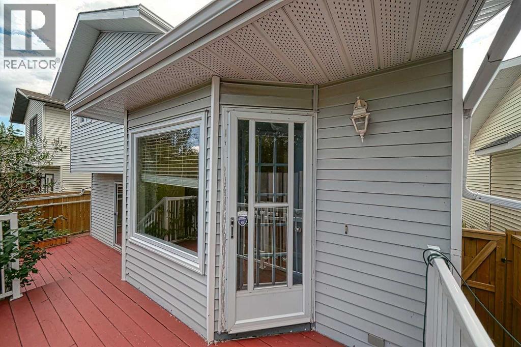 Single Family House 4 Level for Sale in  Hawkhill Place NW Hawkwood Calgary 