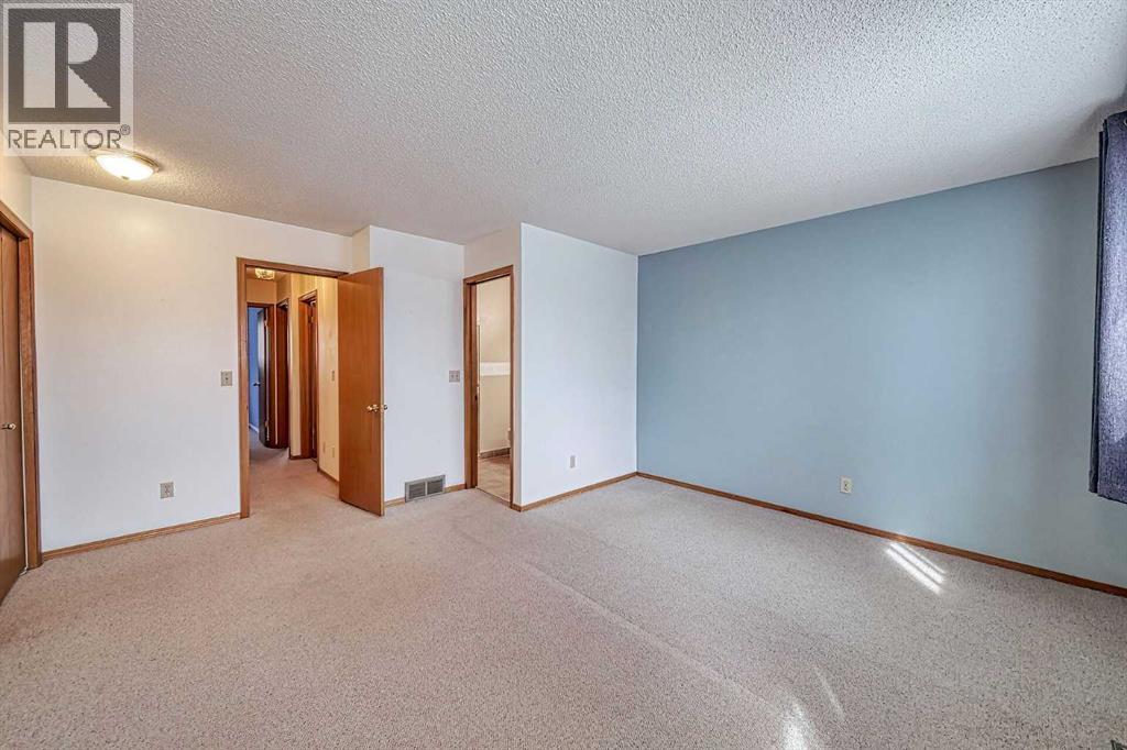 Single Family House 4 Level for Sale in  Hawkhill Place NW Hawkwood Calgary 