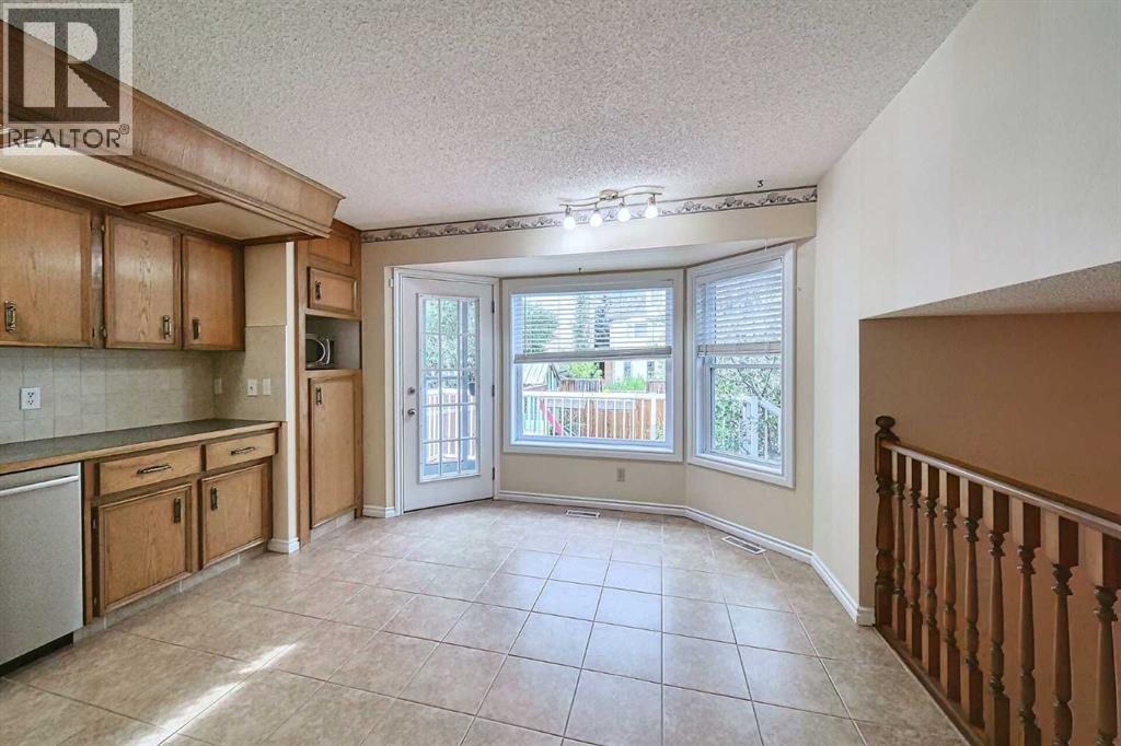 Single Family House 4 Level for Sale in  Hawkhill Place NW Hawkwood Calgary 