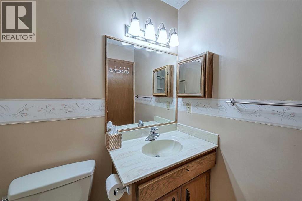 Single Family House 4 Level for Sale in  Hawkhill Place NW Hawkwood Calgary 