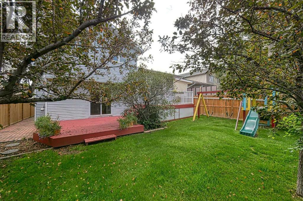 Single Family House 4 Level for Sale in  Hawkhill Place NW Hawkwood Calgary 
