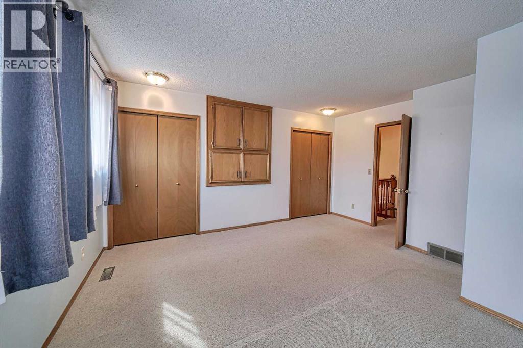 Single Family House 4 Level for Sale in  Hawkhill Place NW Hawkwood Calgary 