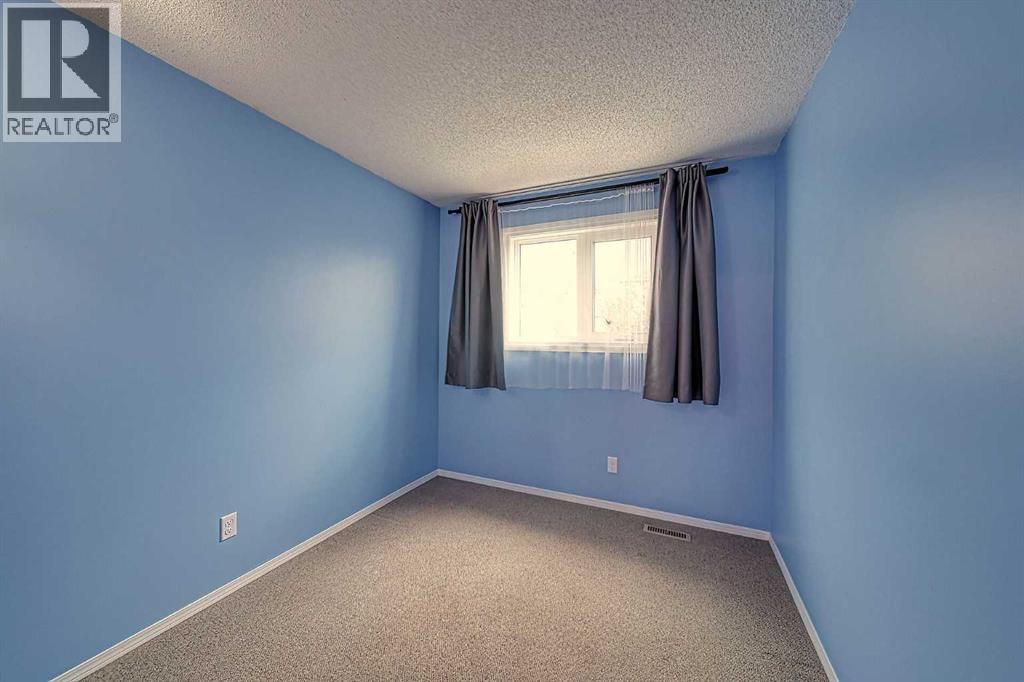 Single Family House 4 Level for Sale in  Hawkhill Place NW Hawkwood Calgary 