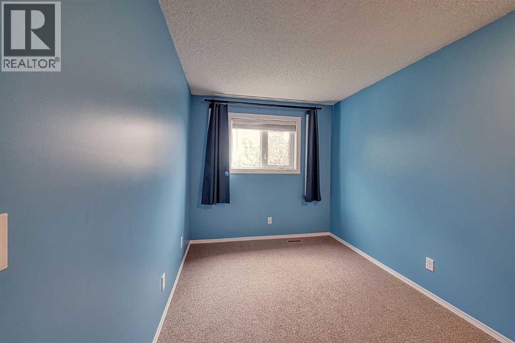 Single Family House 4 Level for Sale in  Hawkhill Place NW Hawkwood Calgary 