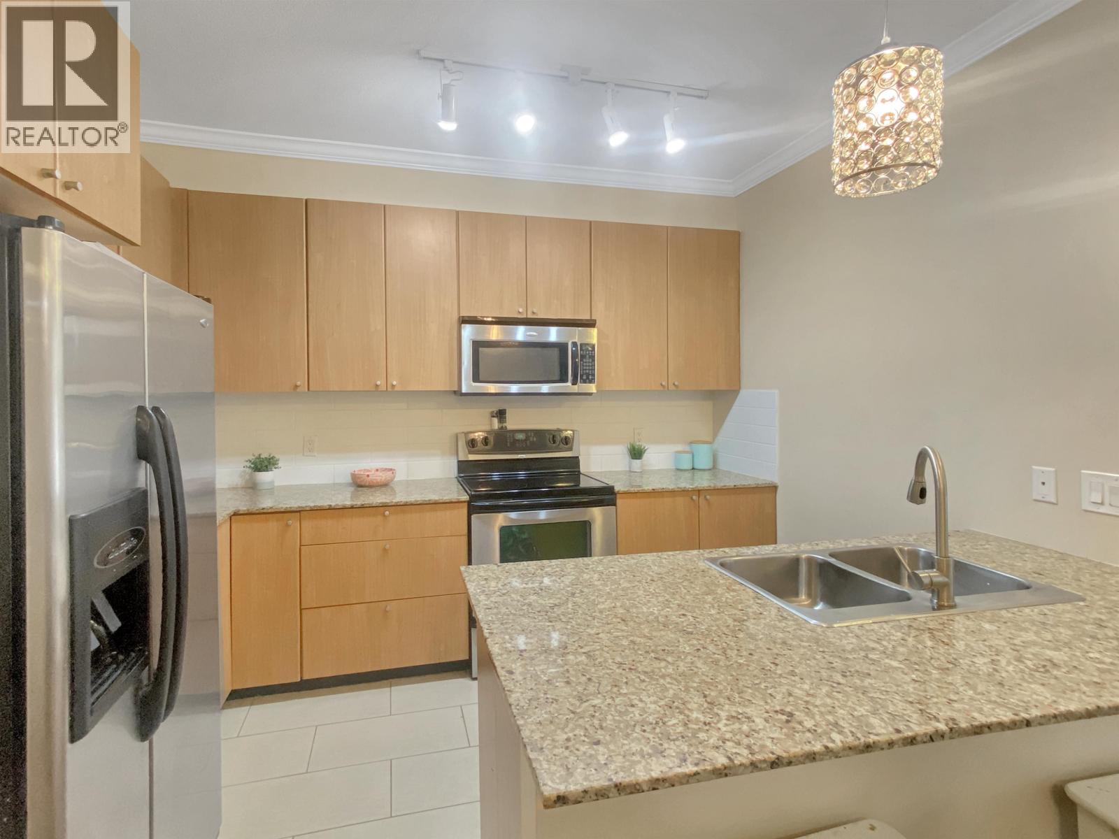 Photo 6 of 102 2477 Kelly Avenue, Port Coquitlam BC